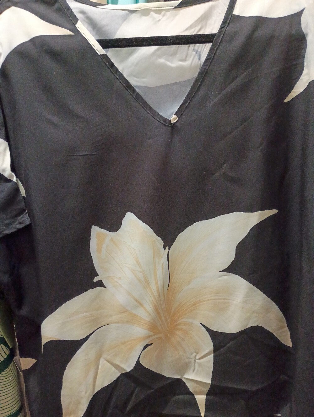 Shein Black Top w/ cream flowers lovrl blouse. easy breezy print v neck.